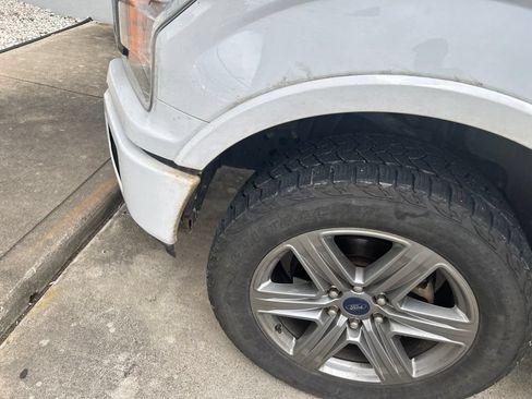 Used 2019 Ford F150 XLT w/ Equipment Group 302A Luxury AWD/4WD image 5