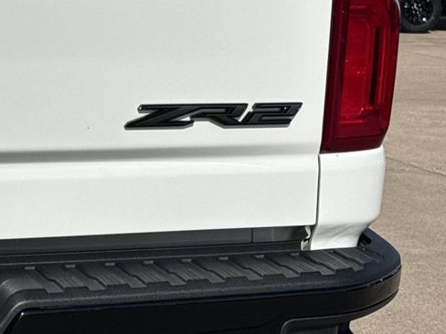 Used 2024 Chevrolet Silverado 2500 ZR2 w/ Technology Package AWD/4WD image 9