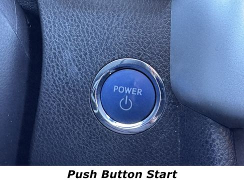 Used 2019 Toyota Highlander XLE image 10