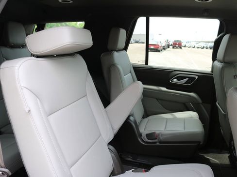 Used 2022 Chevrolet Tahoe Z71 w/ Luxury Package image 18