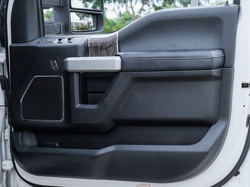 Used 2017 Ford F250 Lariat w/ FX4 Off-Road Package AWD/4WD image 37