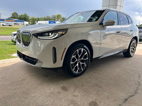 Used 2025 BMW X3 xDrive30i w/ Convenience Package AWD/4WD image 4