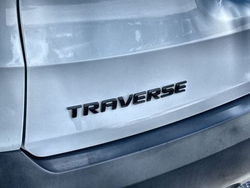 Used 2023 Chevrolet Traverse RS FWD image 10
