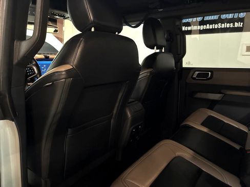 Used 2021 Ford Bronco Wildtrak image 28