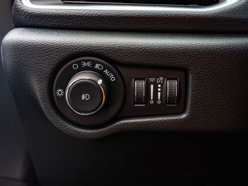 Used 2024 Chrysler Pacifica Pinnacle AWD/4WD image 44