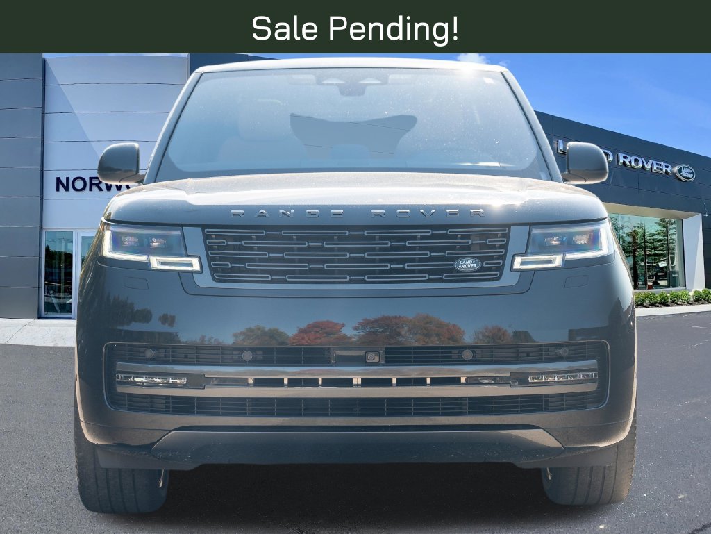 Used 2023 Land Rover Range Rover SE AWD/4WD image 2