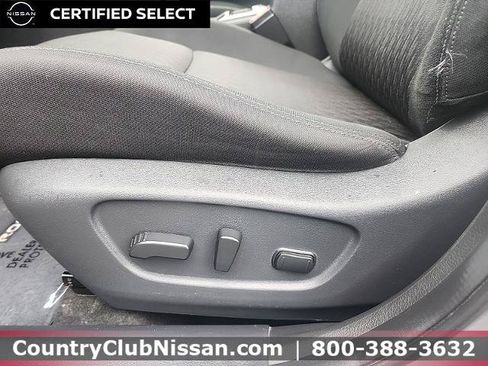 Certified 2018 Nissan Rogue SV AWD/4WD image 16