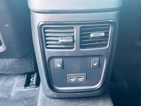 Used 2023 Chrysler 300 C RWD image 27