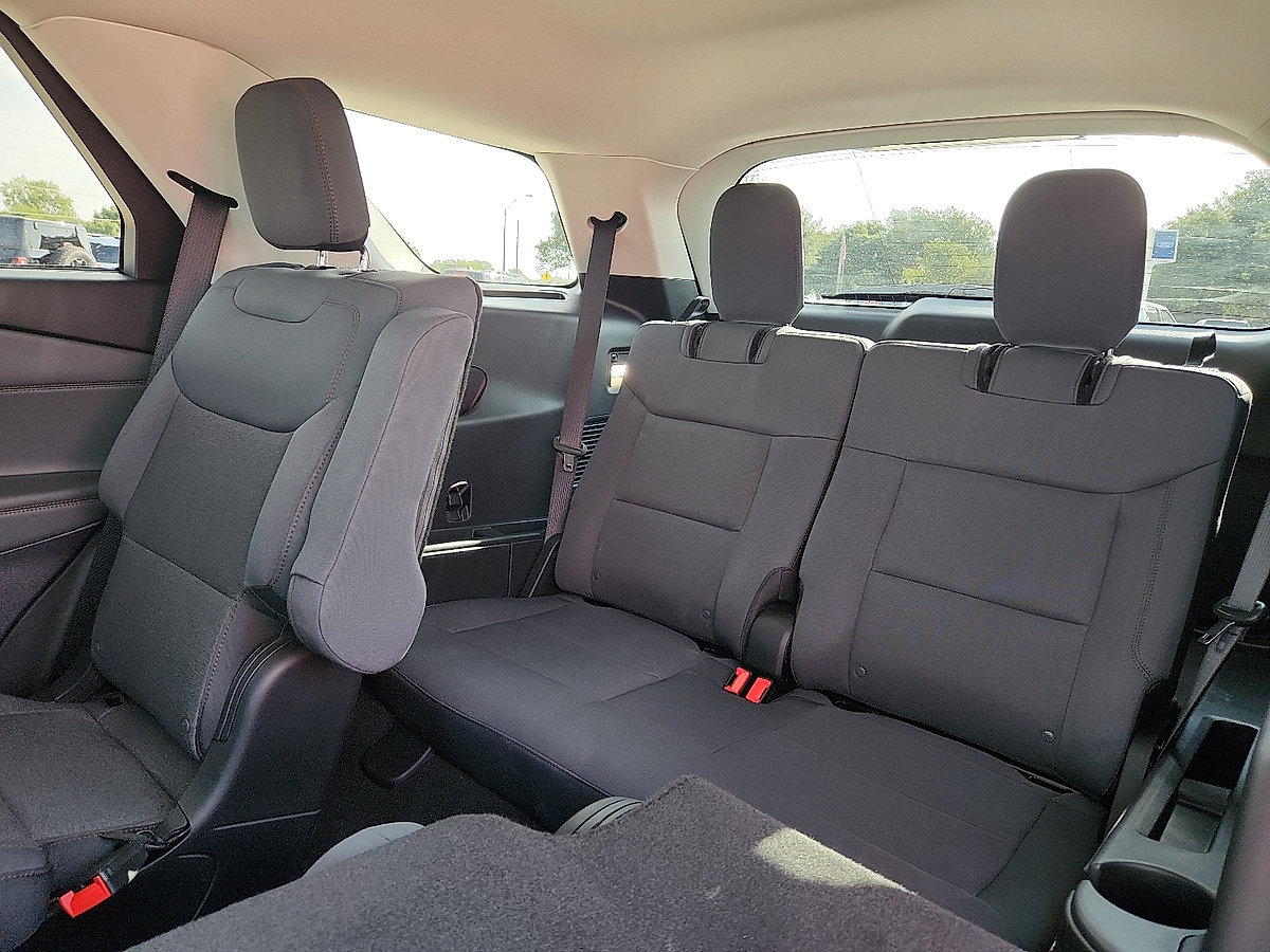 New 2026 Ford Explorer Active RWD image 5