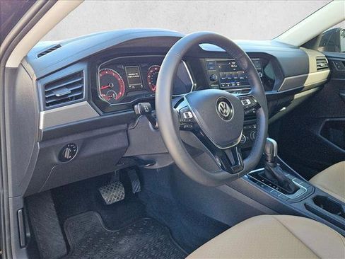 Used 2020 Volkswagen Jetta SE w/ SE Cold Weather Package image 10