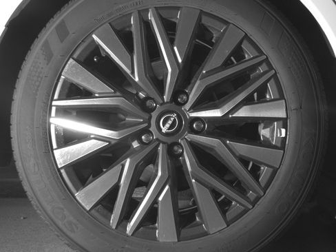 Used 2025 Nissan Altima 2.5 SV FWD image 15