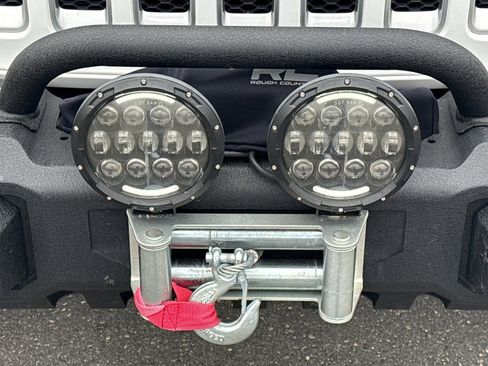 Used 2019 Jeep Wrangler Unlimited Sahara image 9