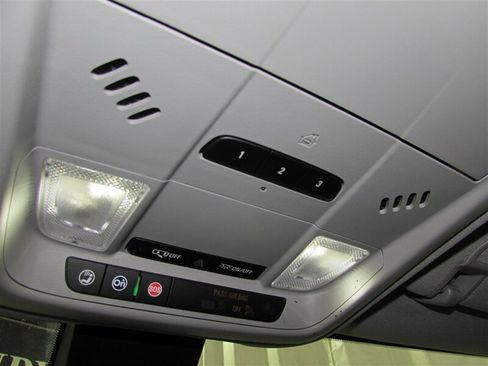 Used 2023 GMC Terrain SLT image 35