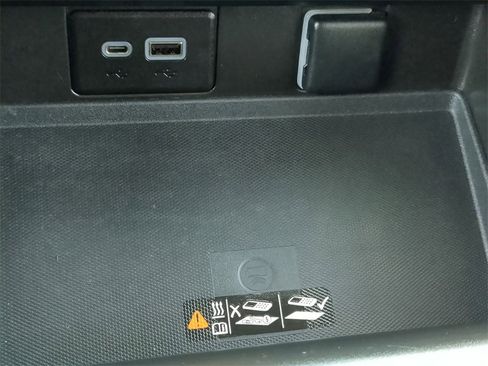 Used 2022 Chevrolet Tahoe Z71 w/ Luxury Package image 24