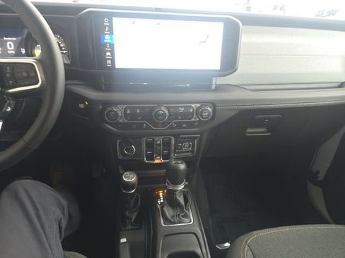 Used 2025 Jeep Wrangler Unlimited Sahara w/ Safety Group image 24