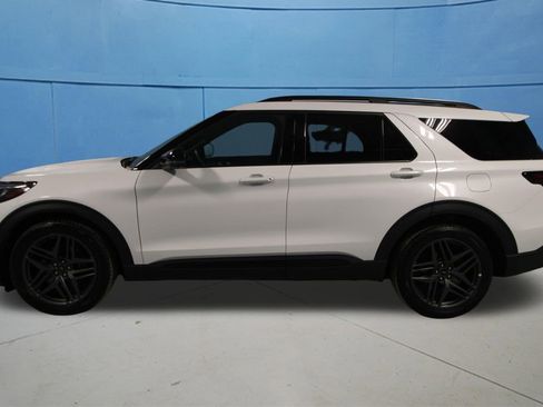 Used 2025 Ford Explorer ST AWD/4WD image 35