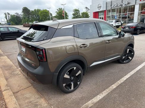 Used 2025 Nissan Kicks SR FWD image 8