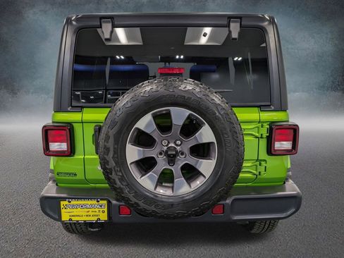 Used 2018 Jeep Wrangler Unlimited Sahara AWD/4WD image 5