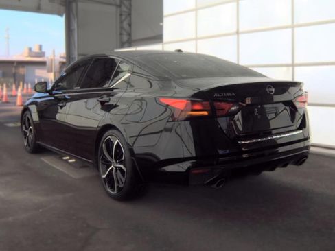 Used 2023 Nissan Altima 2.5 SR FWD image 12