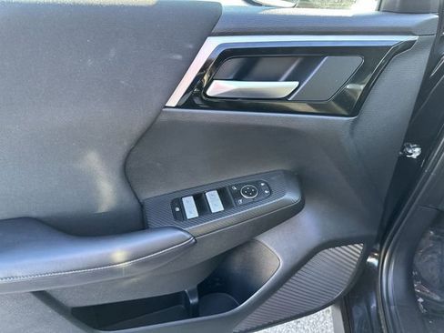 Used 2024 Mitsubishi Outlander ES image 17