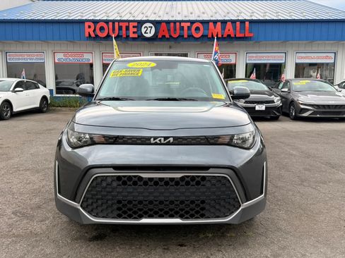 Used 2024 Kia Soul LX w/ Option Group 015 FWD image 3
