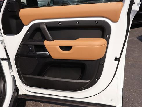 New 2026 Land Rover Defender 110 X-Dynamic SE AWD/4WD image 11