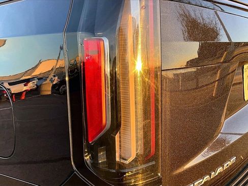 Certified 2023 Cadillac Escalade Premium Luxury w/ Performance Package image 33