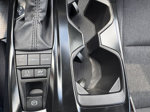 Used 2025 Toyota Camry LE AWD/4WD image 21
