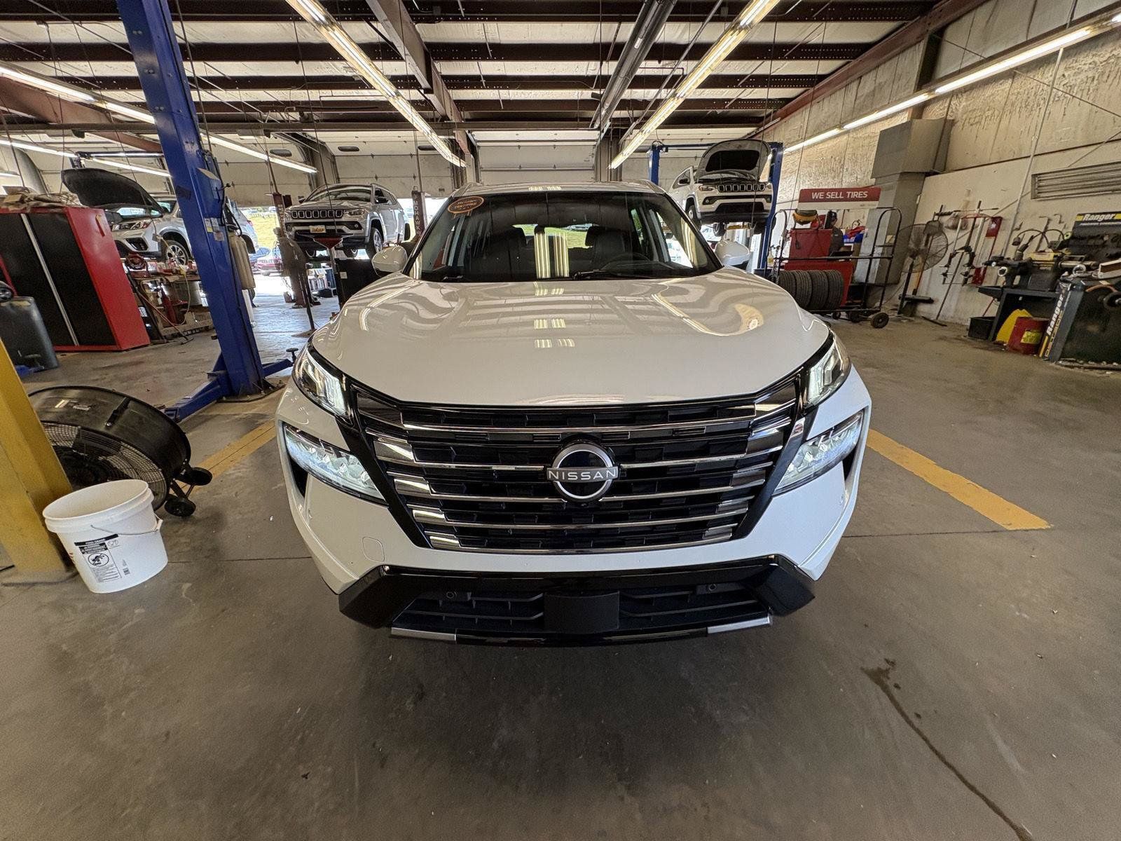 Used 2026 Nissan Rogue Platinum w/ Tech Package AWD/4WD image 8
