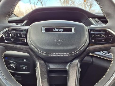 Used 2022 Jeep Grand Cherokee Overland AWD/4WD image 18