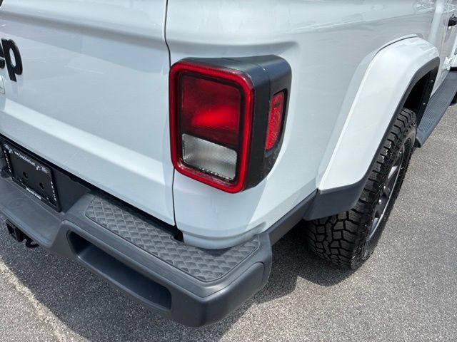 Used 2021 Jeep Gladiator Overland w/ Trailer Tow Package AWD/4WD image 14