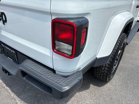 Used 2021 Jeep Gladiator Overland w/ Trailer Tow Package AWD/4WD image 14