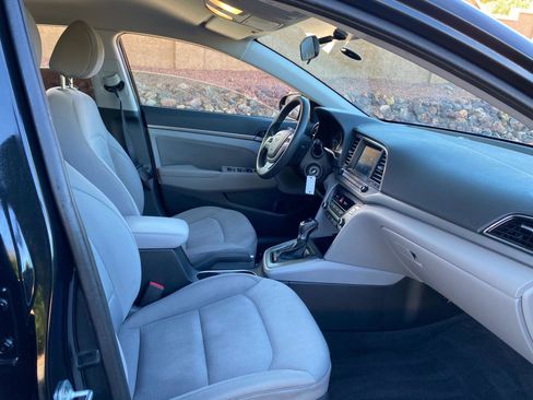 Used 2017 Hyundai Elantra SE image 49