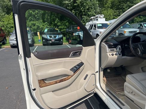 Used 2015 GMC Yukon XL Denali w/ Premium Package image 10