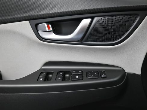 Used 2022 Hyundai Kona Limited image 13