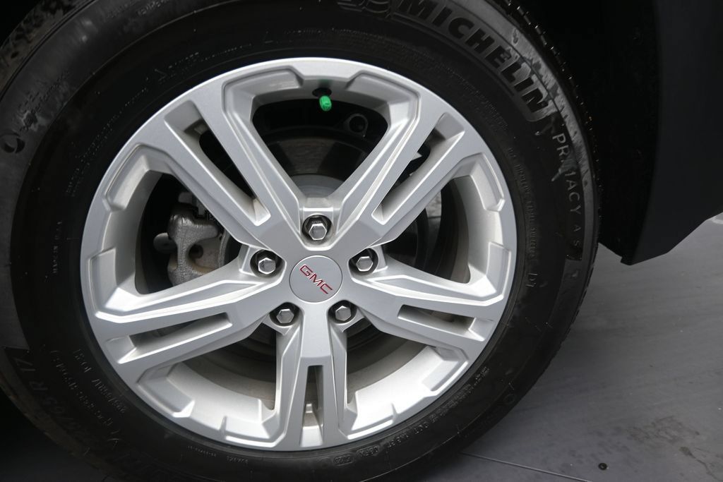 Used 2024 GMC Terrain SLE w/ Driver Convenience Package FWD image 10