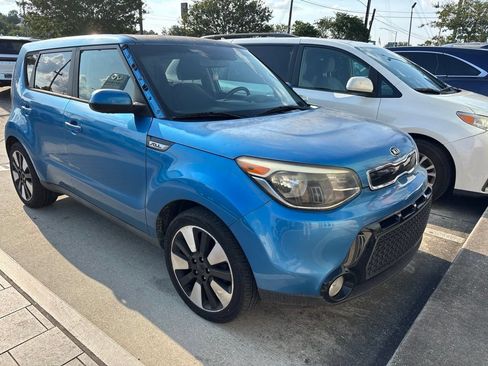 Used 2016 Kia Soul + w/ Designer's Package FWD image 3