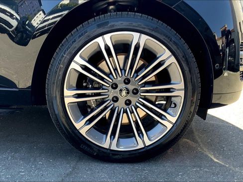 New 2025 Land Rover Range Rover SE image 13