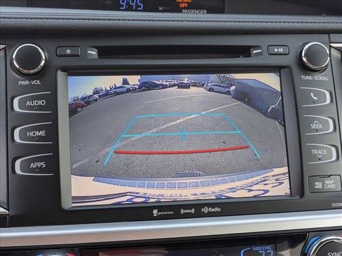 Used 2019 Toyota Highlander XLE image 11