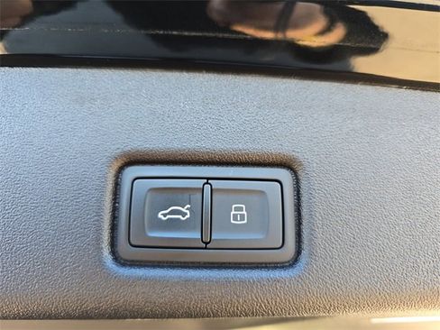 Used 2025 Audi Q5 Premium Plus w/ Premium Plus image 16
