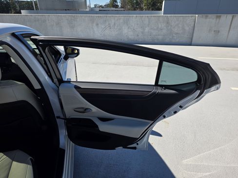 Used 2024 Lexus ES 300h w/ Luxury Package image 27