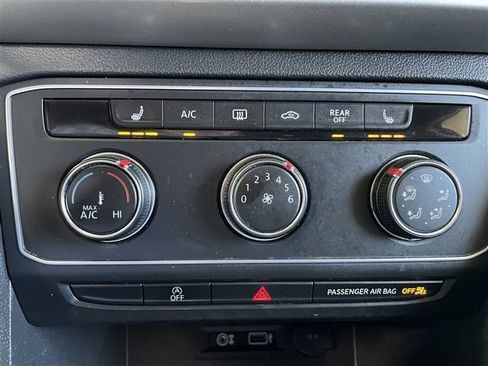 Used 2018 Volkswagen Atlas SE AWD/4WD image 17