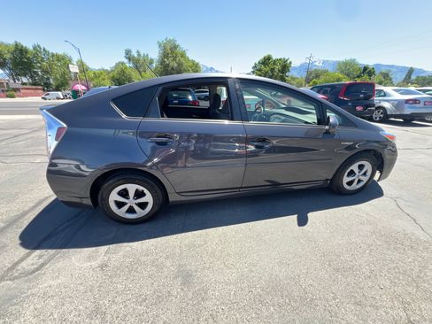 Used 2015 Toyota Prius Two FWD image 5