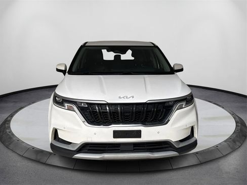 Used 2022 Kia Carnival EX image 2