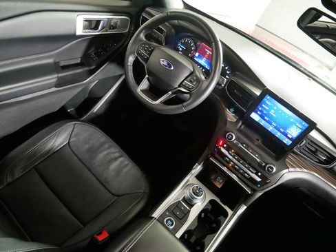 Used 2020 Ford Explorer Limited w/ Class III Trailer Tow Package image 9