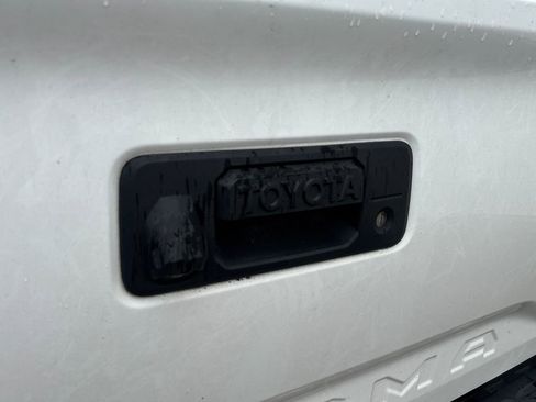 Used 2018 Toyota Tacoma SR5 RWD image 28