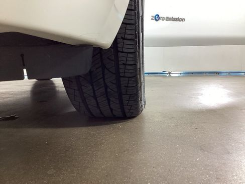Used 2015 Nissan Leaf SV FWD image 28
