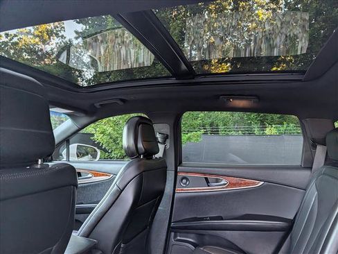 Used 2020 Lincoln Nautilus Reserve FWD image 28