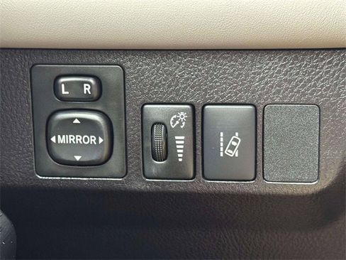 Used 2018 Toyota RAV4 Limited w/ Advanced Technology Package image 20