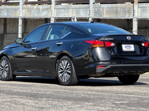 Used 2024 Nissan Altima 2.5 SV FWD image 8
